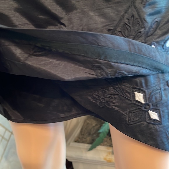 WHBM EMBROIDERED FLOWER TULIP HEM SKIRT - Picture 5 of 8